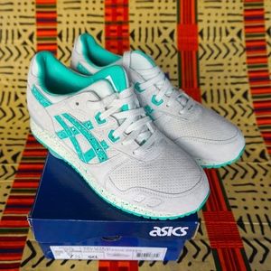 Aqua ASICS GEL Lyte III Athleisure Sneakers!